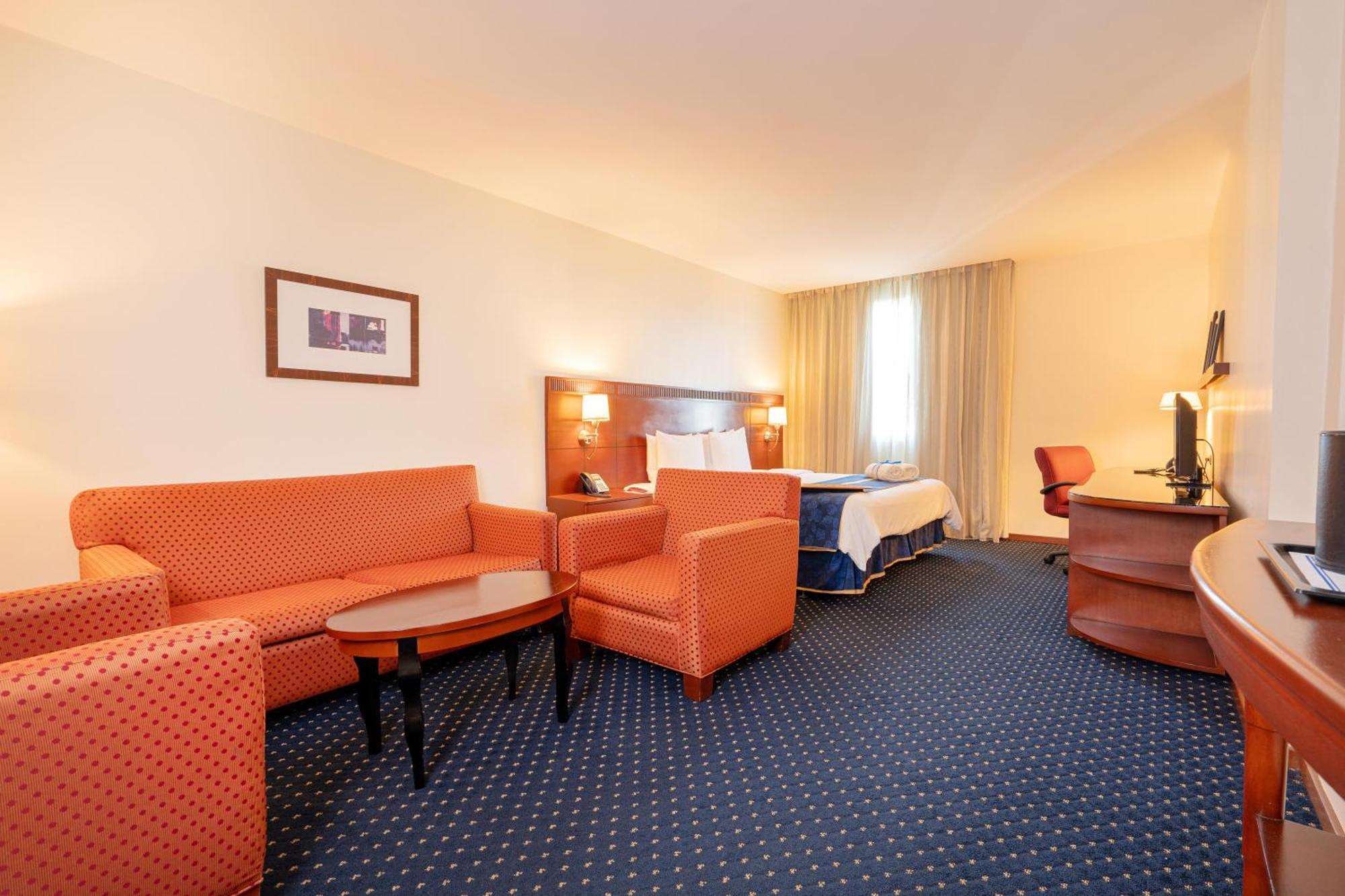 מלון סנטיאגו דה לוס קבאלרוס Hodelpa Garden Court מראה חיצוני תמונה