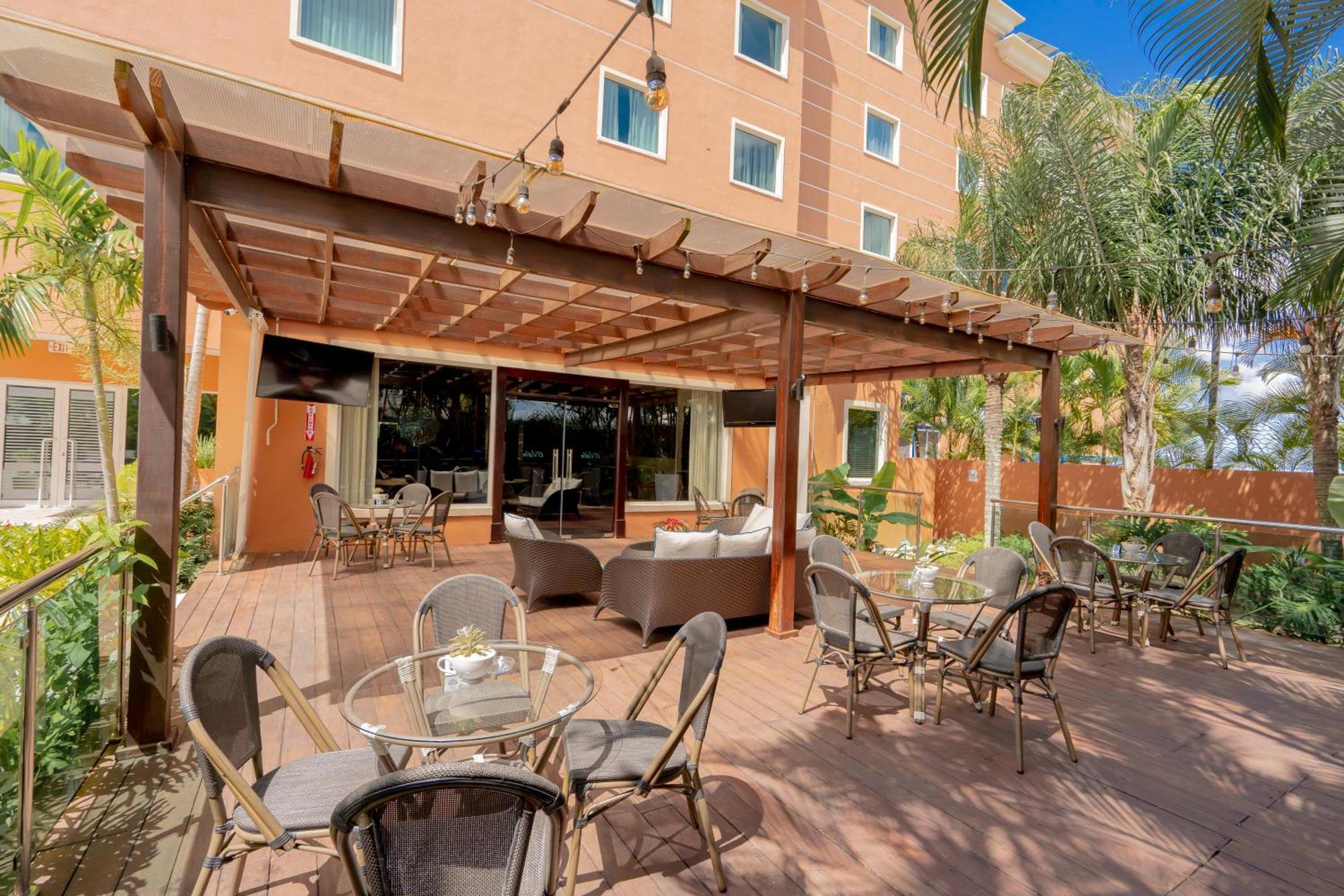 מלון סנטיאגו דה לוס קבאלרוס Hodelpa Garden Court מראה חיצוני תמונה